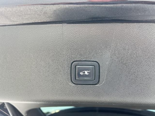 used 2022 Chevrolet Traverse car, priced at $33,990