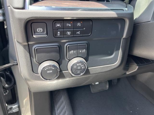 new 2025 Chevrolet Tahoe car, priced at $68,654