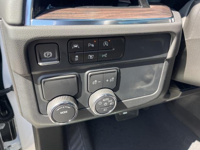 new 2025 Chevrolet Suburban car, priced at $72,399