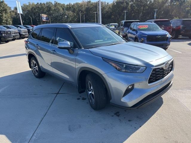 used 2022 Toyota Highlander car, priced at $34,990