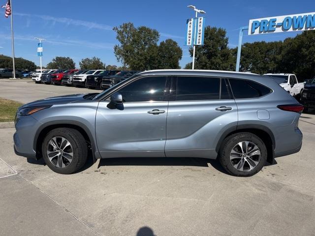 used 2022 Toyota Highlander car, priced at $34,990