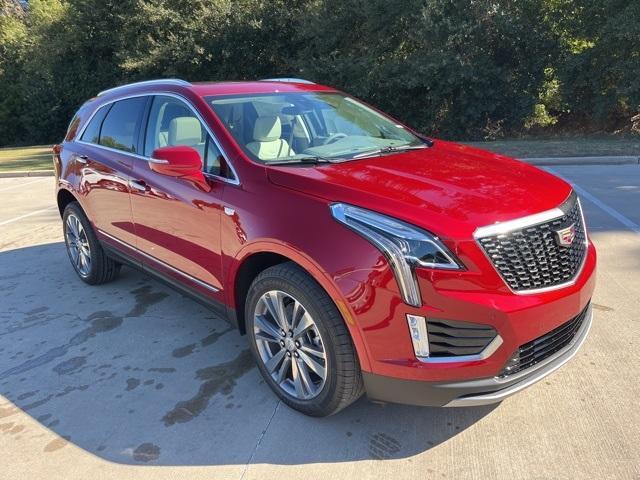 new 2025 Cadillac XT5 car, priced at $53,610