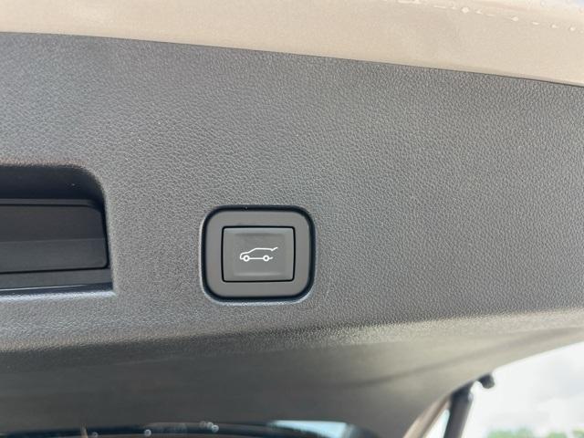 new 2026 Chevrolet Traverse car, priced at $56,899