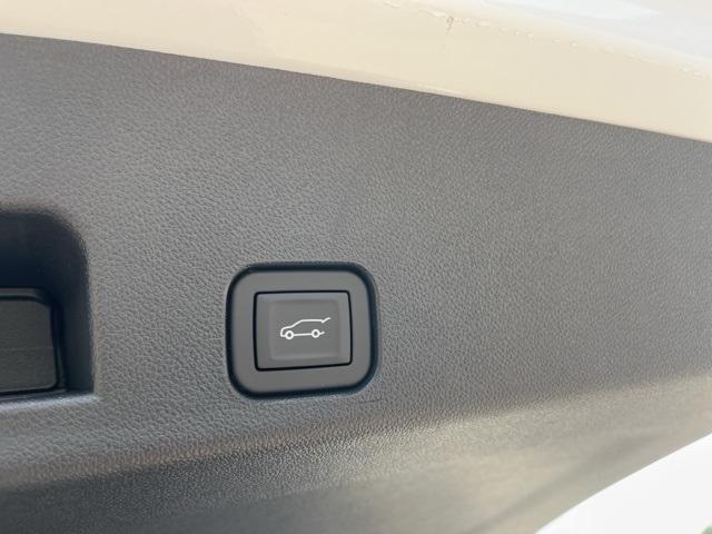 new 2026 Chevrolet Traverse car, priced at $42,014