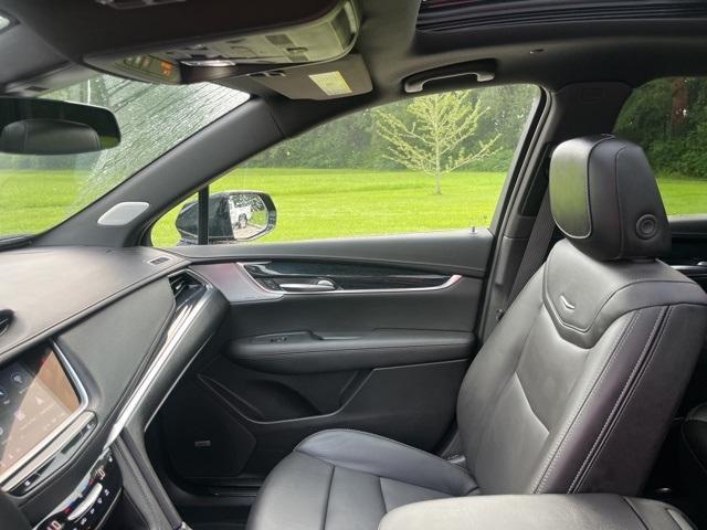 used 2025 Cadillac XT5 car, priced at $44,990