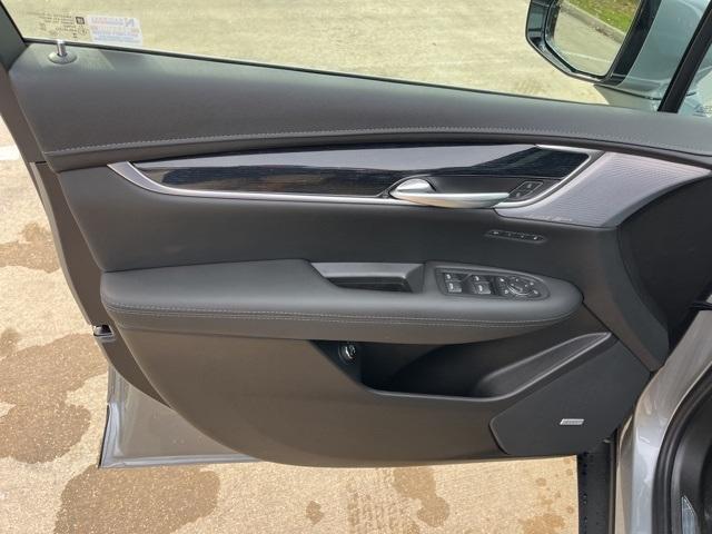 new 2025 Cadillac XT5 car, priced at $51,385