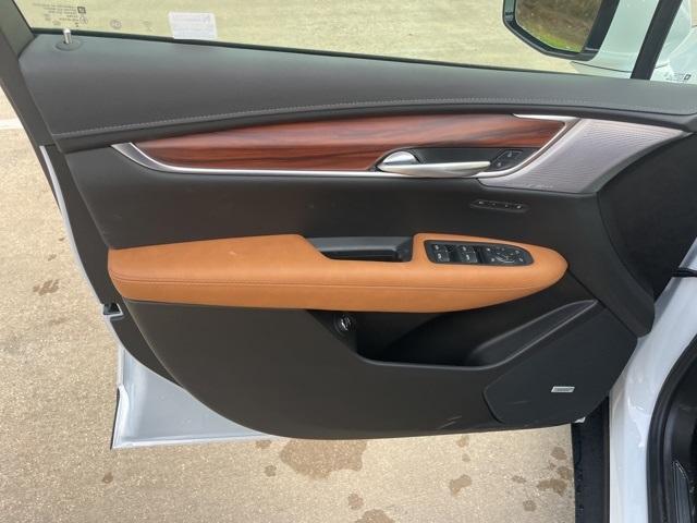 new 2025 Cadillac XT5 car, priced at $56,185