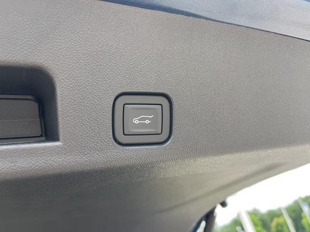 new 2025 Chevrolet Traverse car, priced at $42,094