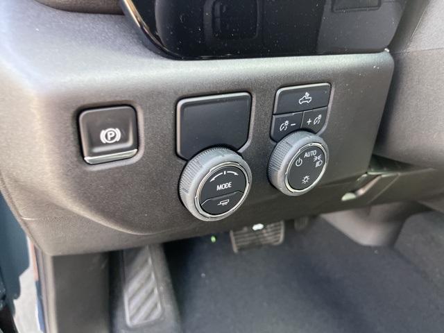 new 2025 Chevrolet Silverado 1500 car, priced at $46,884