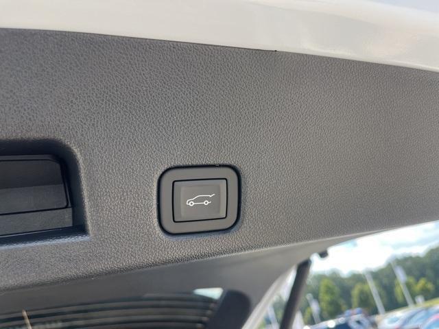 new 2026 Chevrolet Traverse car, priced at $43,009