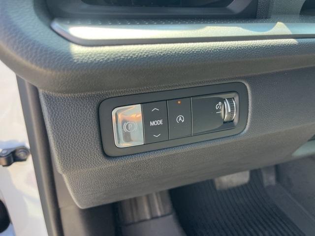 new 2026 Chevrolet Traverse car, priced at $43,009