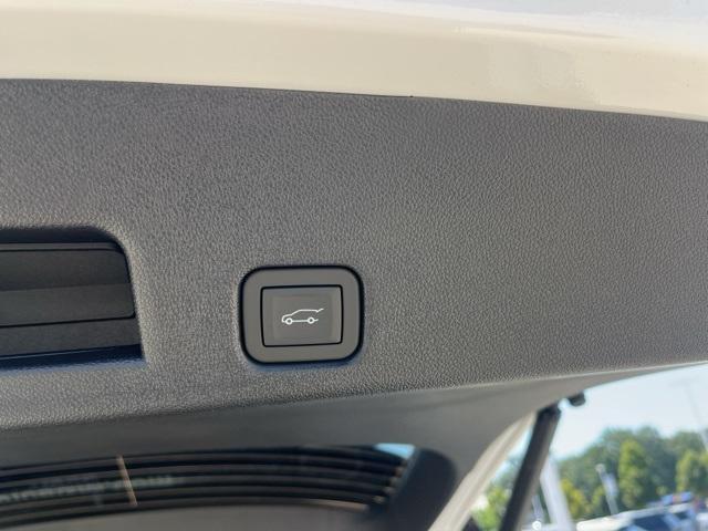 new 2026 Chevrolet Traverse car, priced at $43,239