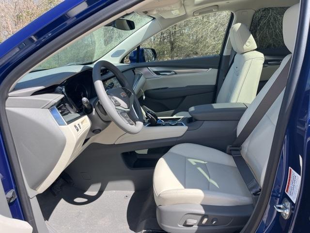 new 2025 Cadillac XT5 car, priced at $52,010