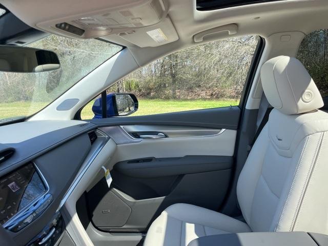 new 2025 Cadillac XT5 car, priced at $52,010