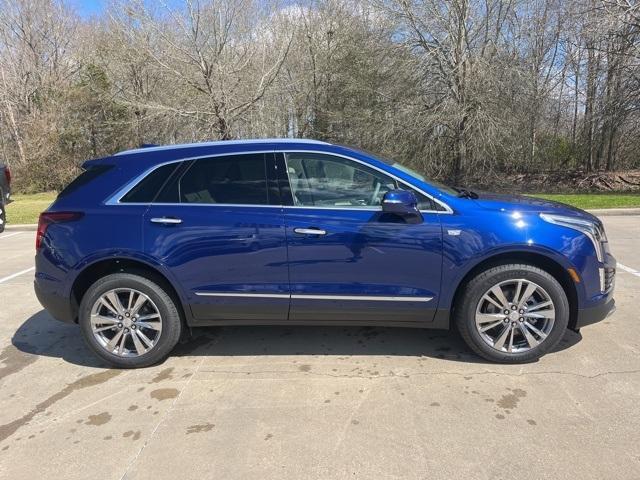 new 2025 Cadillac XT5 car, priced at $52,010