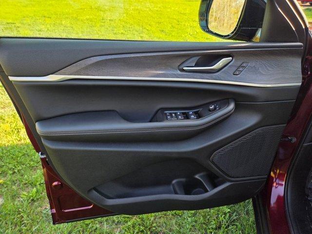 new 2025 Jeep Grand Cherokee car, priced at $53,930