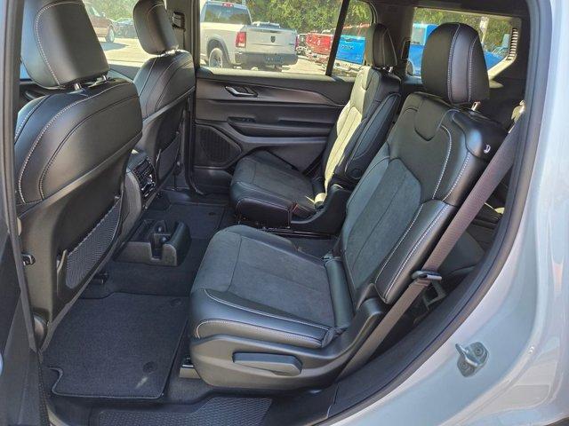 new 2025 Jeep Grand Cherokee L car