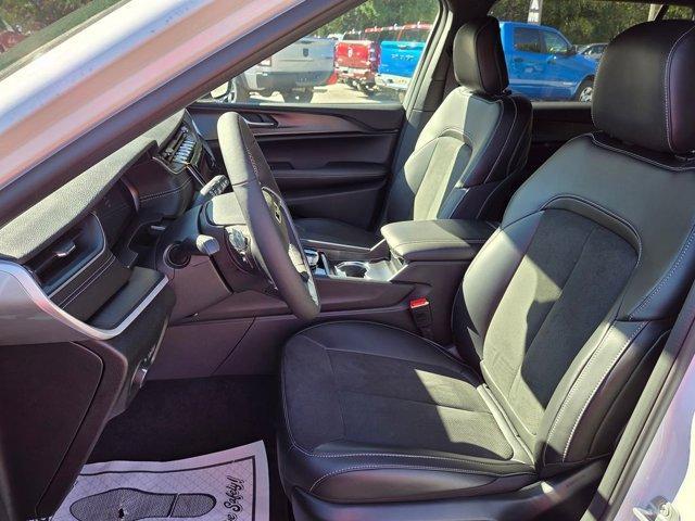 new 2025 Jeep Grand Cherokee L car