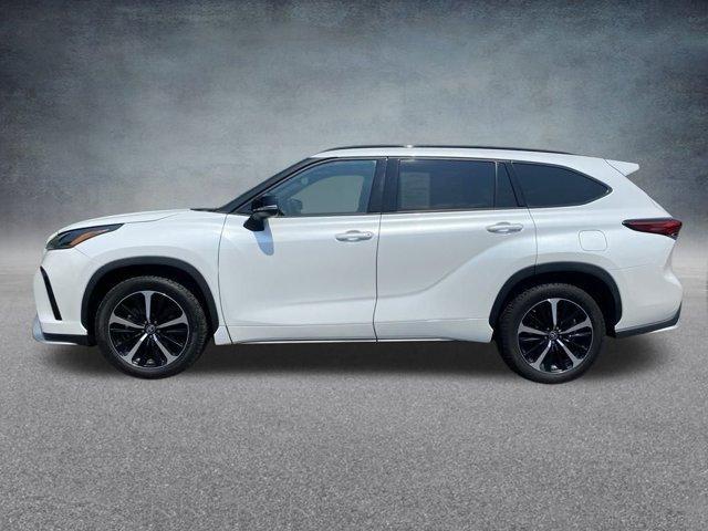 used 2022 Toyota Highlander car, priced at $36,541