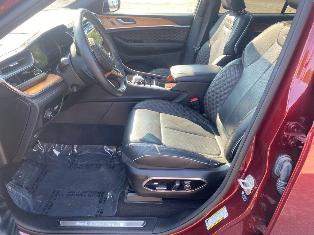 used 2024 Jeep Grand Cherokee car, priced at $47,998