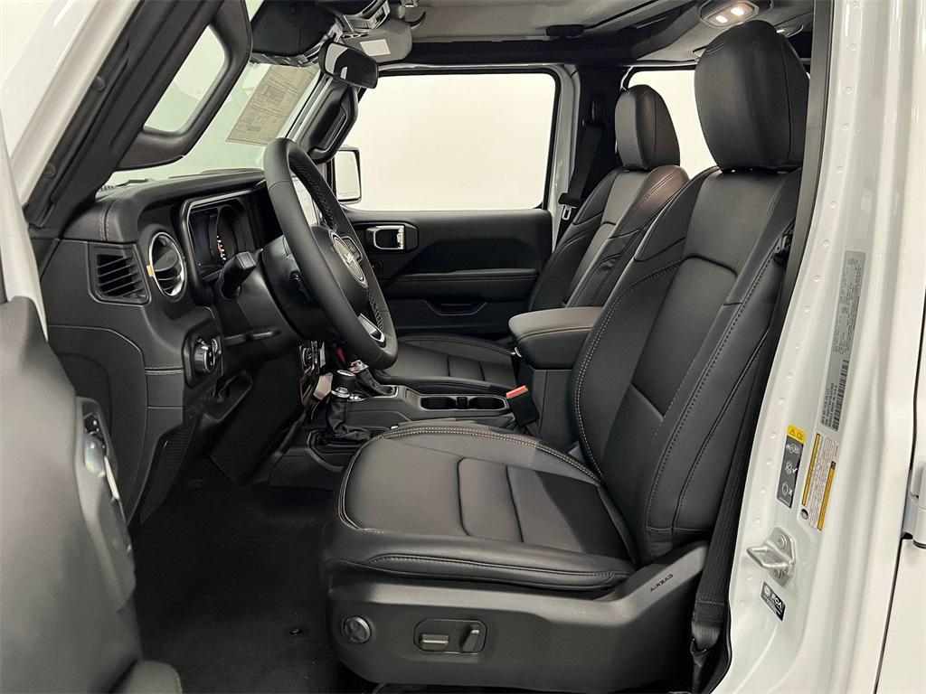 new 2025 Jeep Gladiator car, priced at $46,043