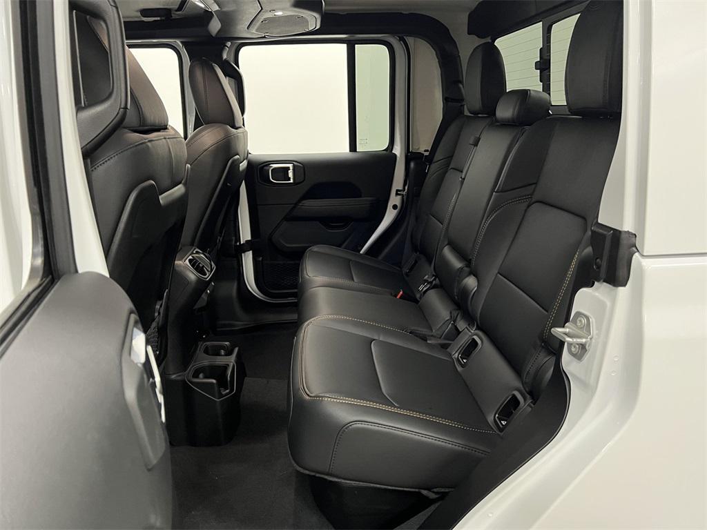 new 2025 Jeep Gladiator car, priced at $46,043