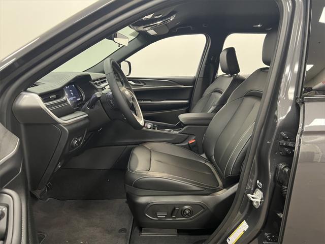 new 2025 Jeep Grand Cherokee car, priced at $38,239