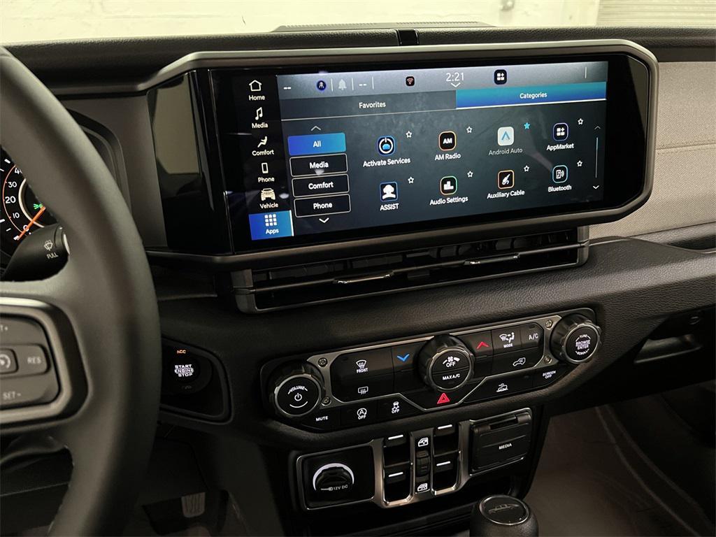 new 2025 Jeep Gladiator car, priced at $42,035