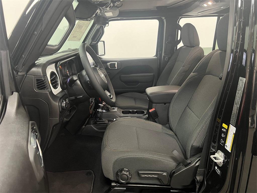 new 2025 Jeep Gladiator car, priced at $44,664