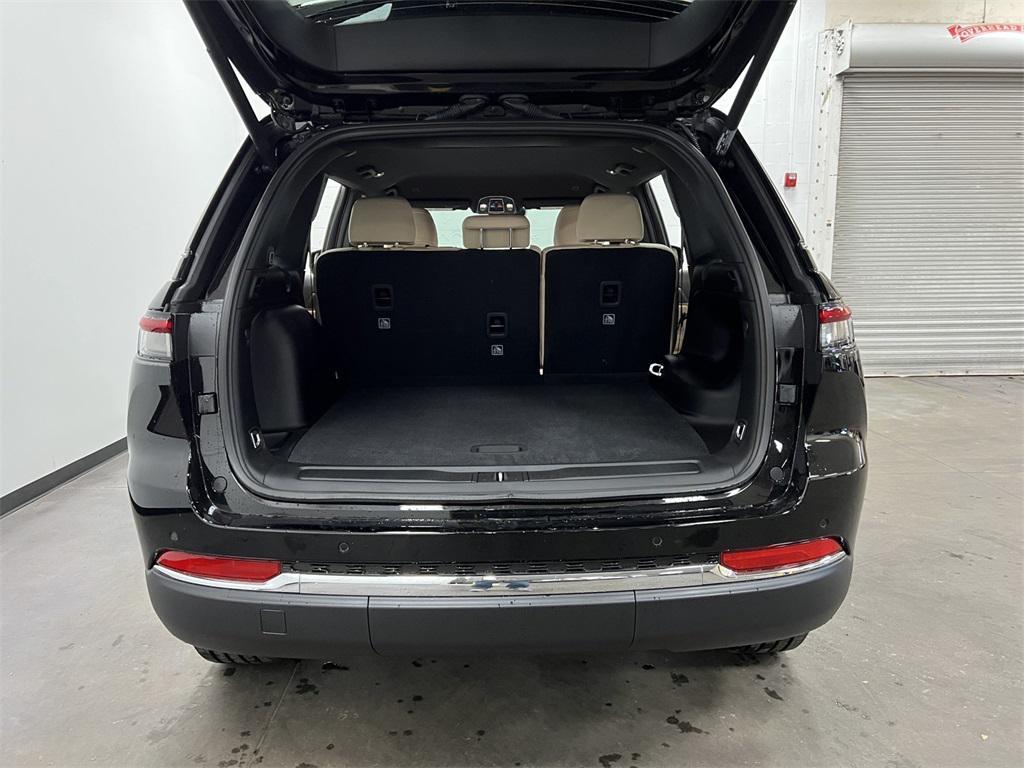 new 2025 Jeep Grand Cherokee car, priced at $42,695