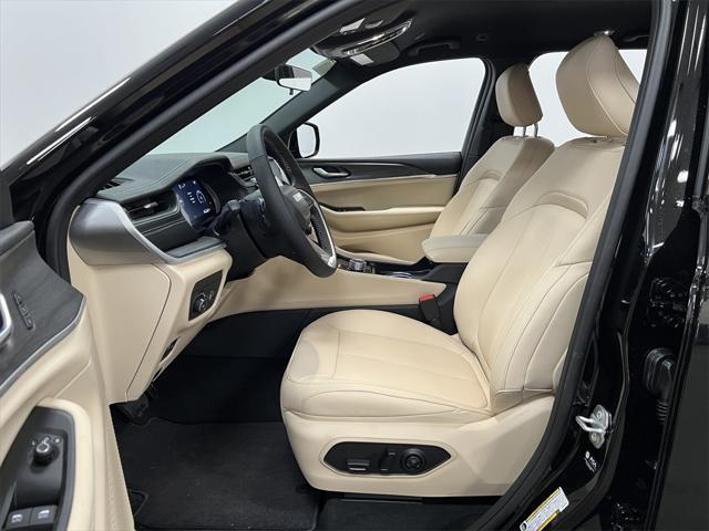 new 2025 Jeep Grand Cherokee car, priced at $43,098