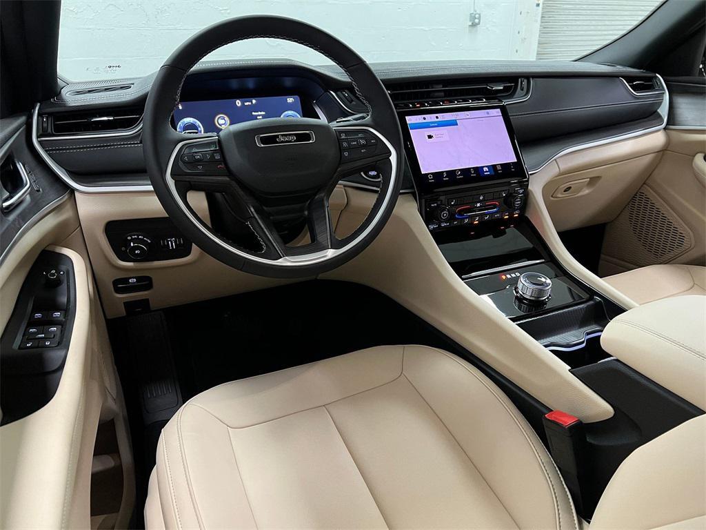 new 2025 Jeep Grand Cherokee car, priced at $42,695