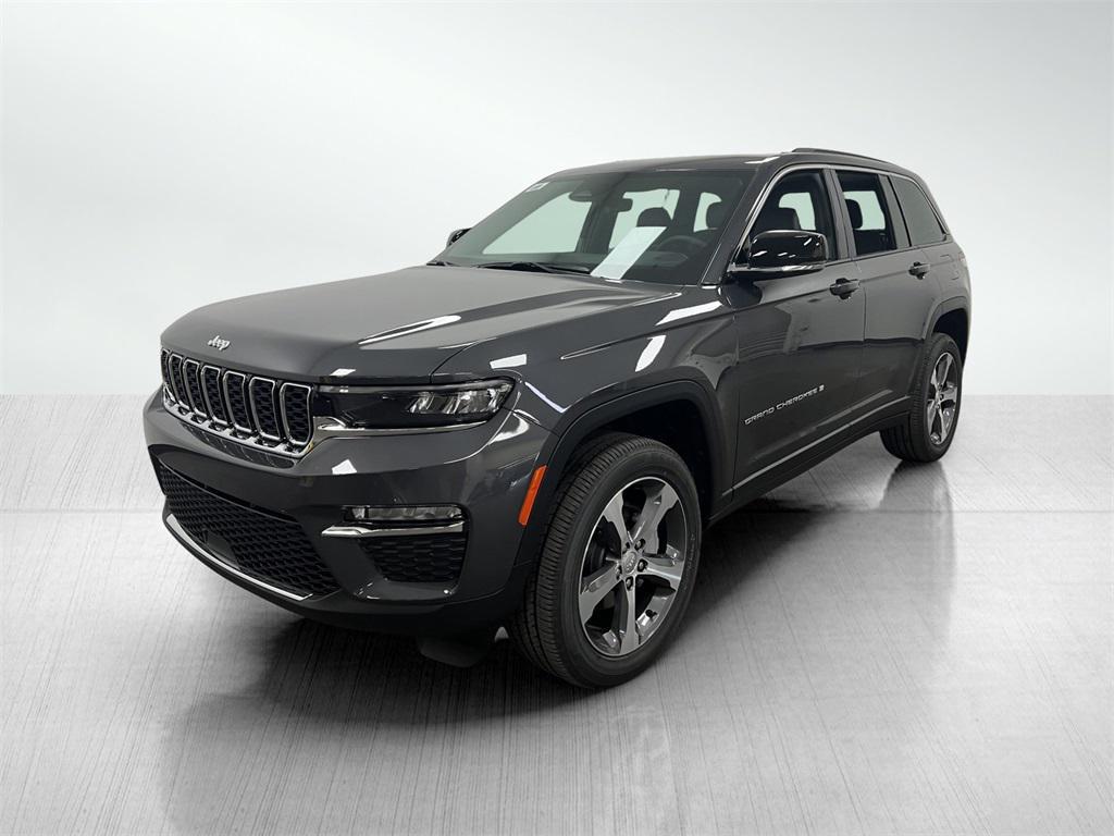 new 2025 Jeep Grand Cherokee car, priced at $42,895