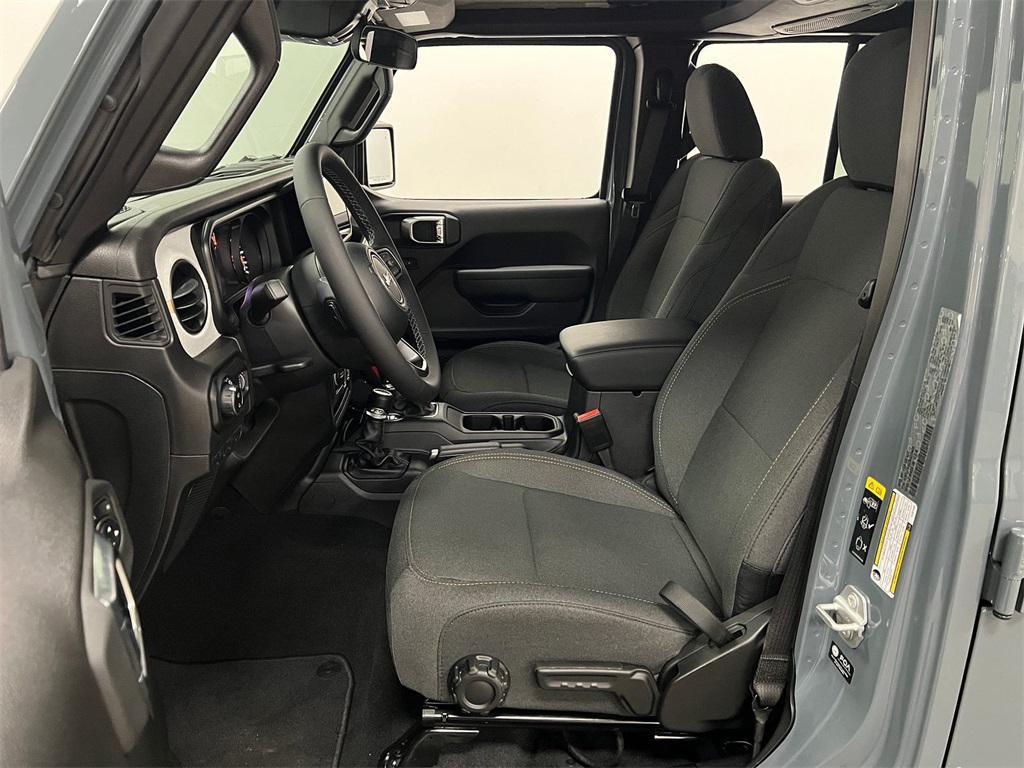 new 2025 Jeep Gladiator car, priced at $44,664