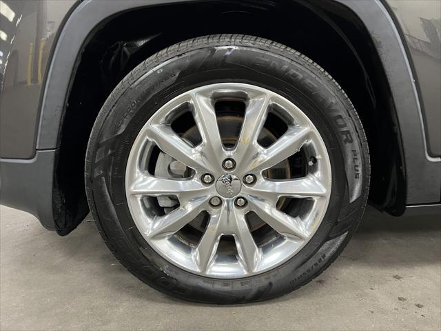 used 2015 Jeep Cherokee car, priced at $14,194