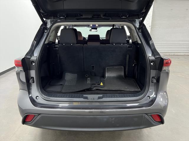 used 2023 Toyota Highlander car, priced at $33,694