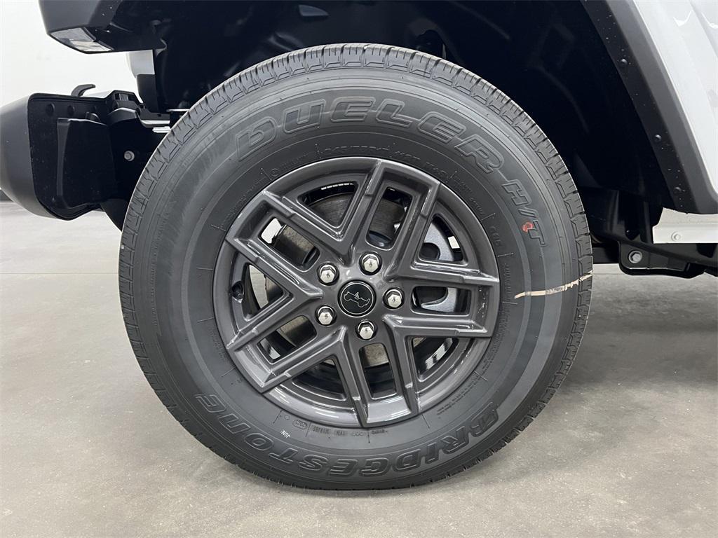 new 2025 Jeep Gladiator car, priced at $42,692