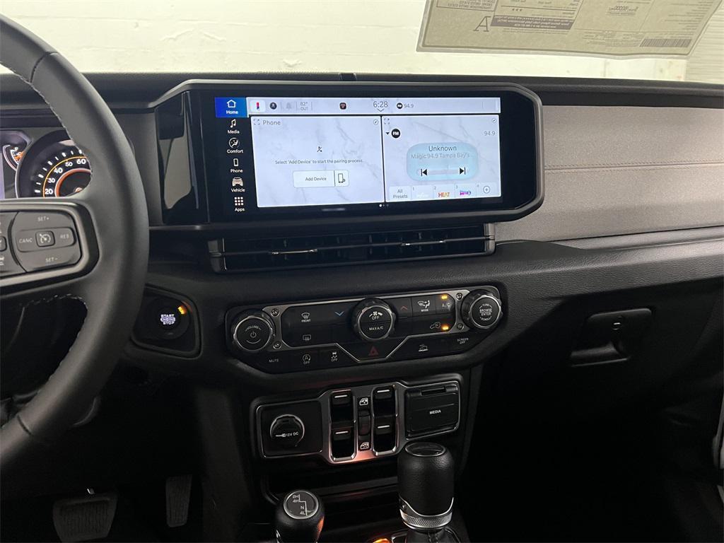 new 2025 Jeep Gladiator car, priced at $42,692