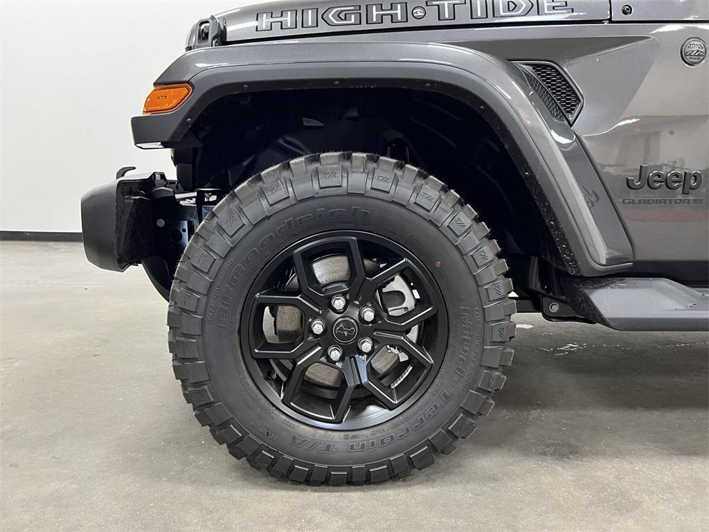 new 2025 Jeep Gladiator car, priced at $45,713