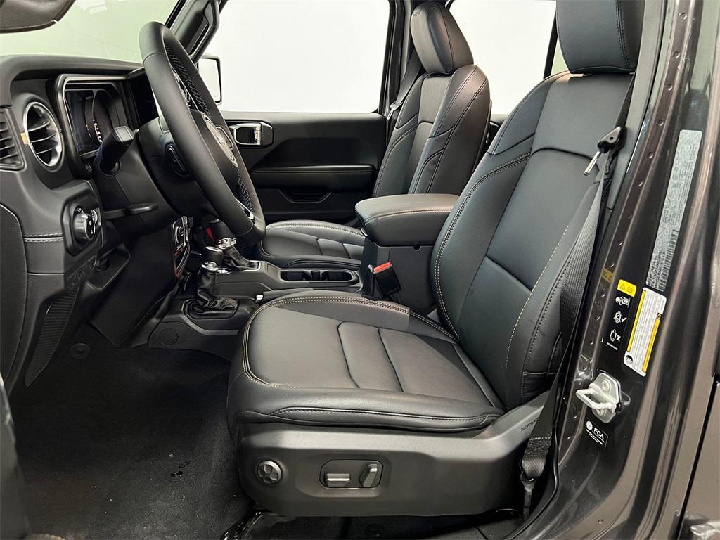 new 2025 Jeep Gladiator car, priced at $45,713