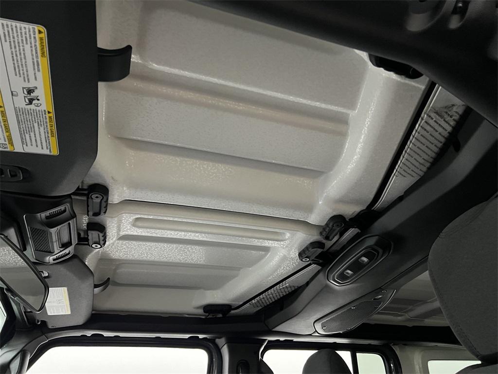 new 2025 Jeep Wrangler car, priced at $43,198