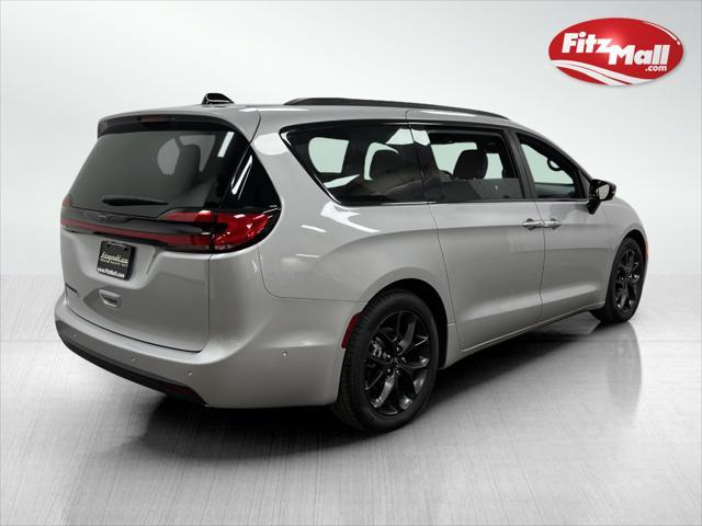 new 2024 Chrysler Pacifica car, priced at $47,860