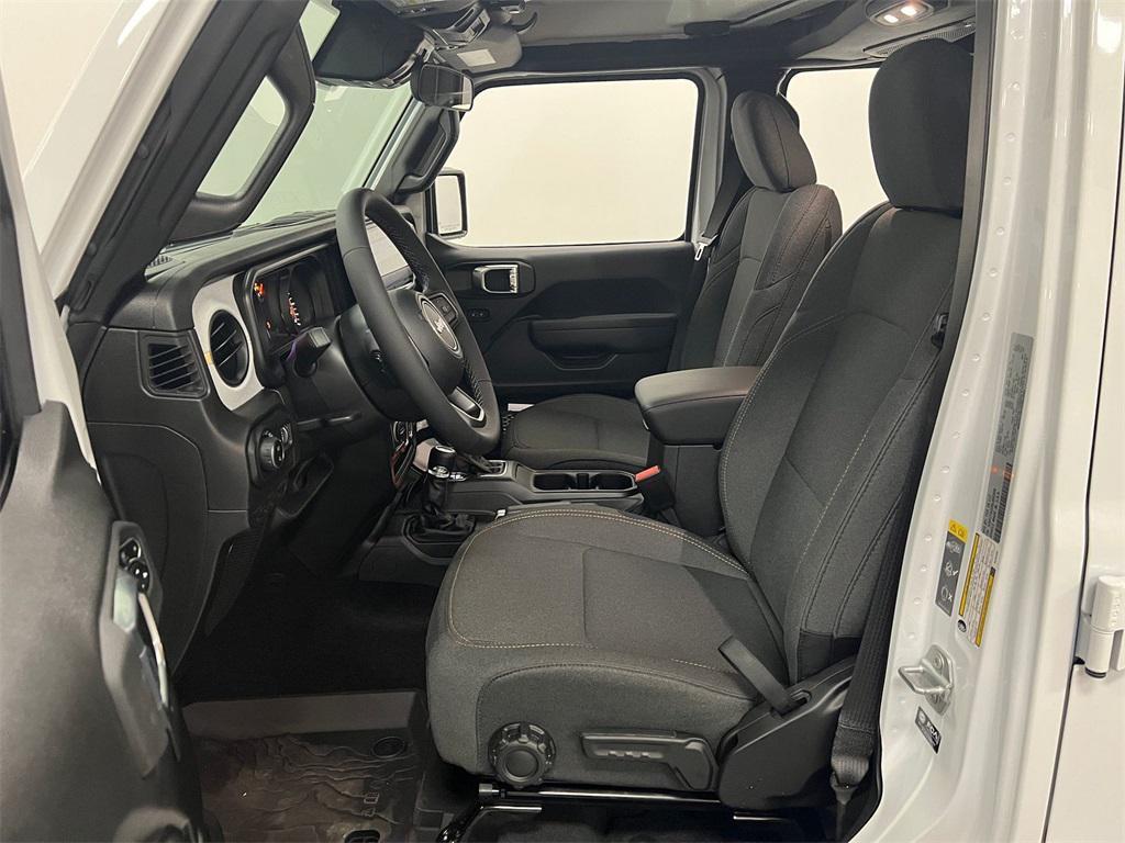 new 2025 Jeep Gladiator car, priced at $41,499