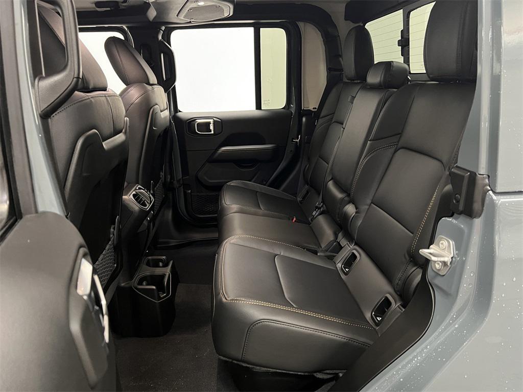 new 2025 Jeep Gladiator car, priced at $46,879