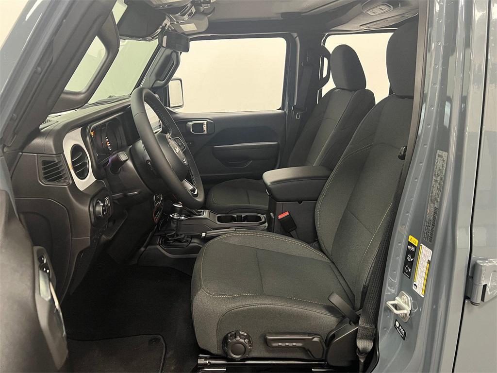 new 2025 Jeep Gladiator car, priced at $45,830