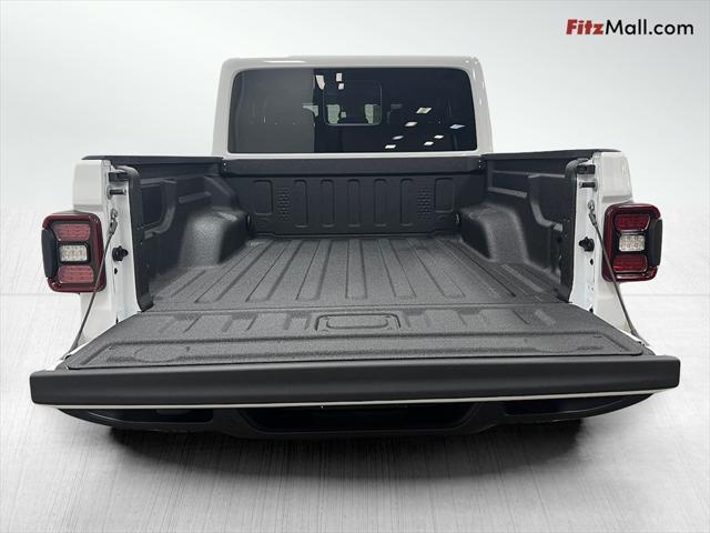 new 2025 Jeep Gladiator car, priced at $46,196