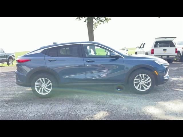 new 2025 Buick Envista car, priced at $25,554