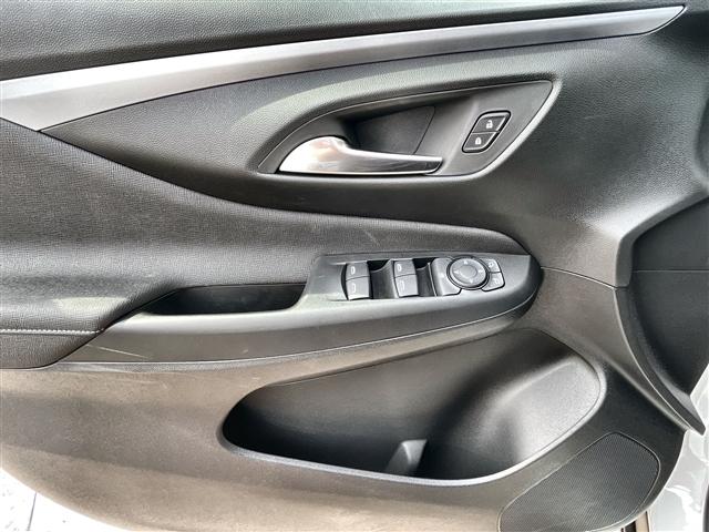new 2025 Buick Envista car, priced at $25,404