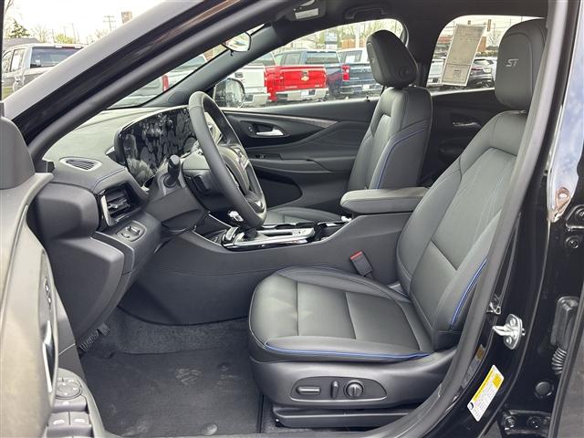 new 2025 Buick Envista car, priced at $28,300
