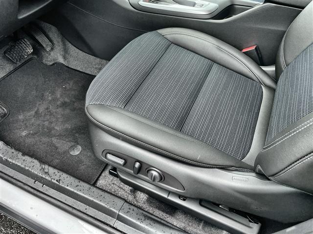 new 2025 Buick Envista car, priced at $26,559